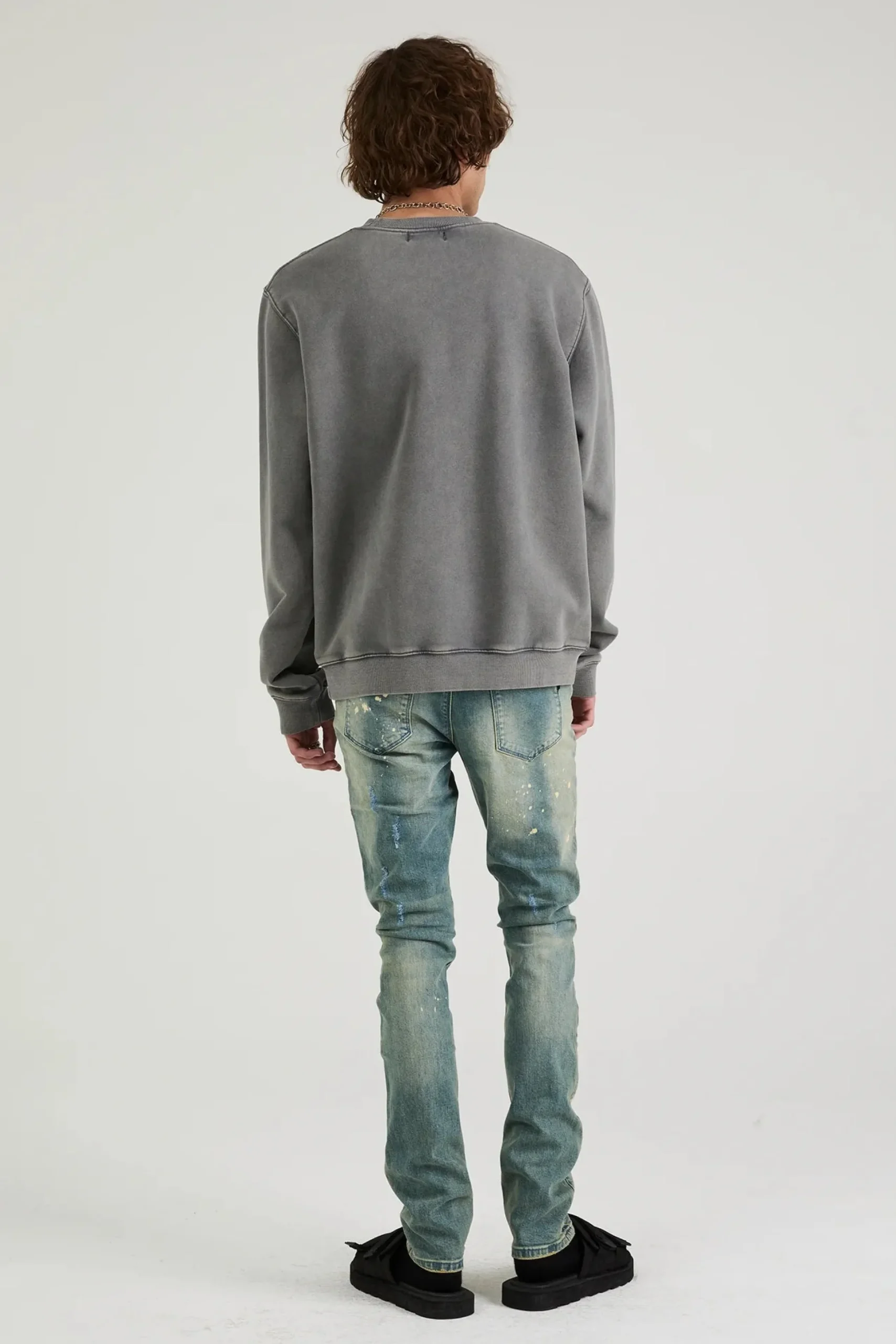 Charles Sweatshirt in Stone Cracked Logo
