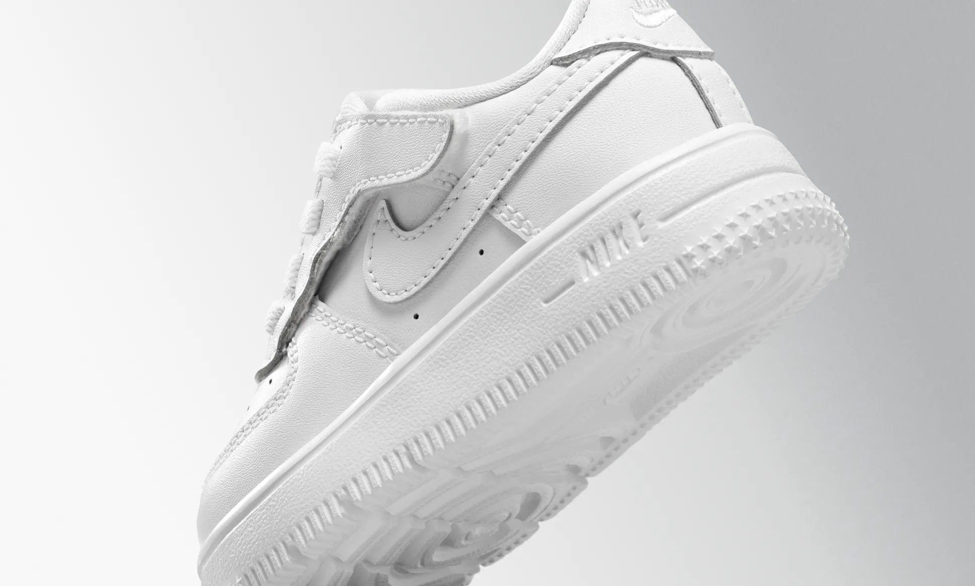 Force 1 Low EasyOn Triple White TD