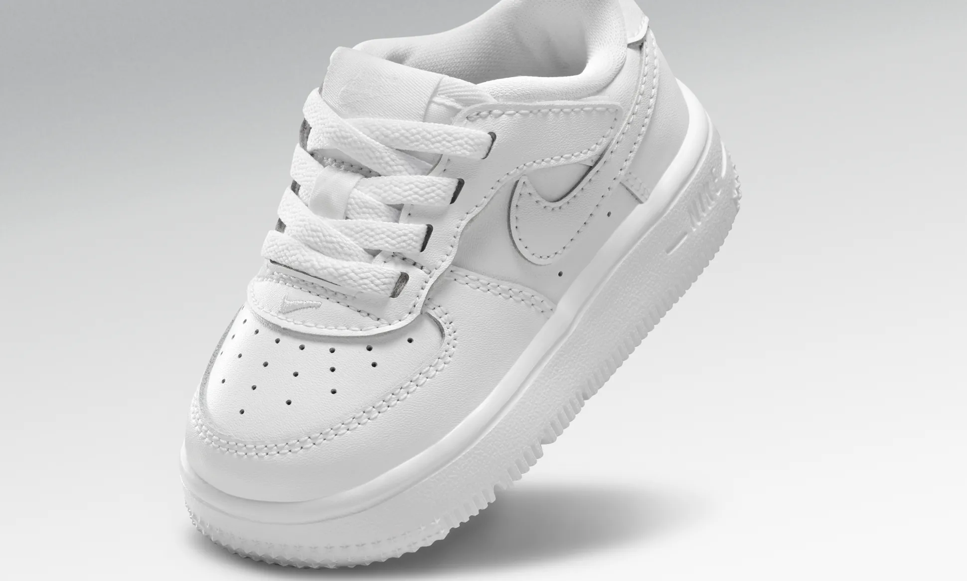 Force 1 Low EasyOn Triple White TD