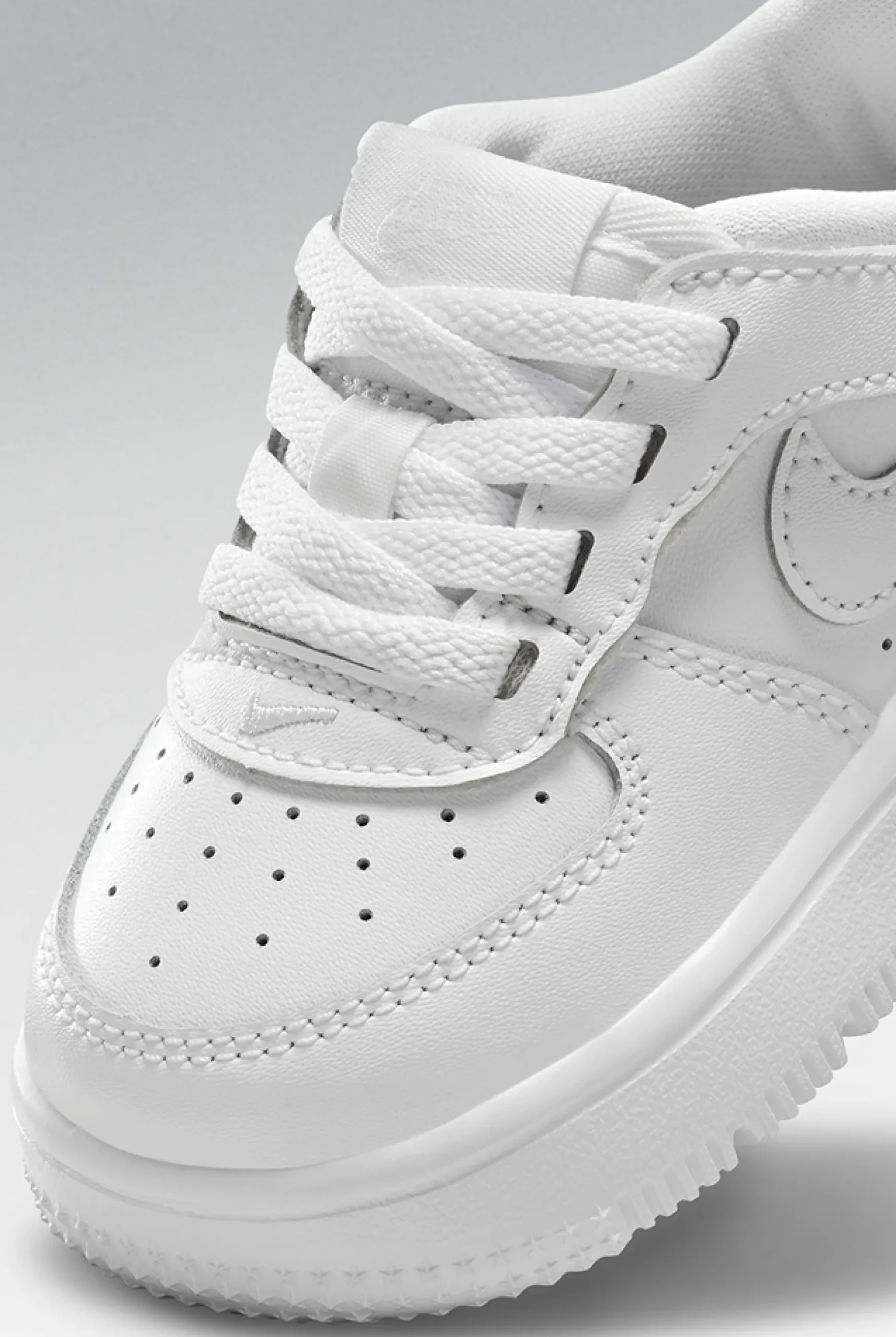 Force 1 Low EasyOn Triple White TD