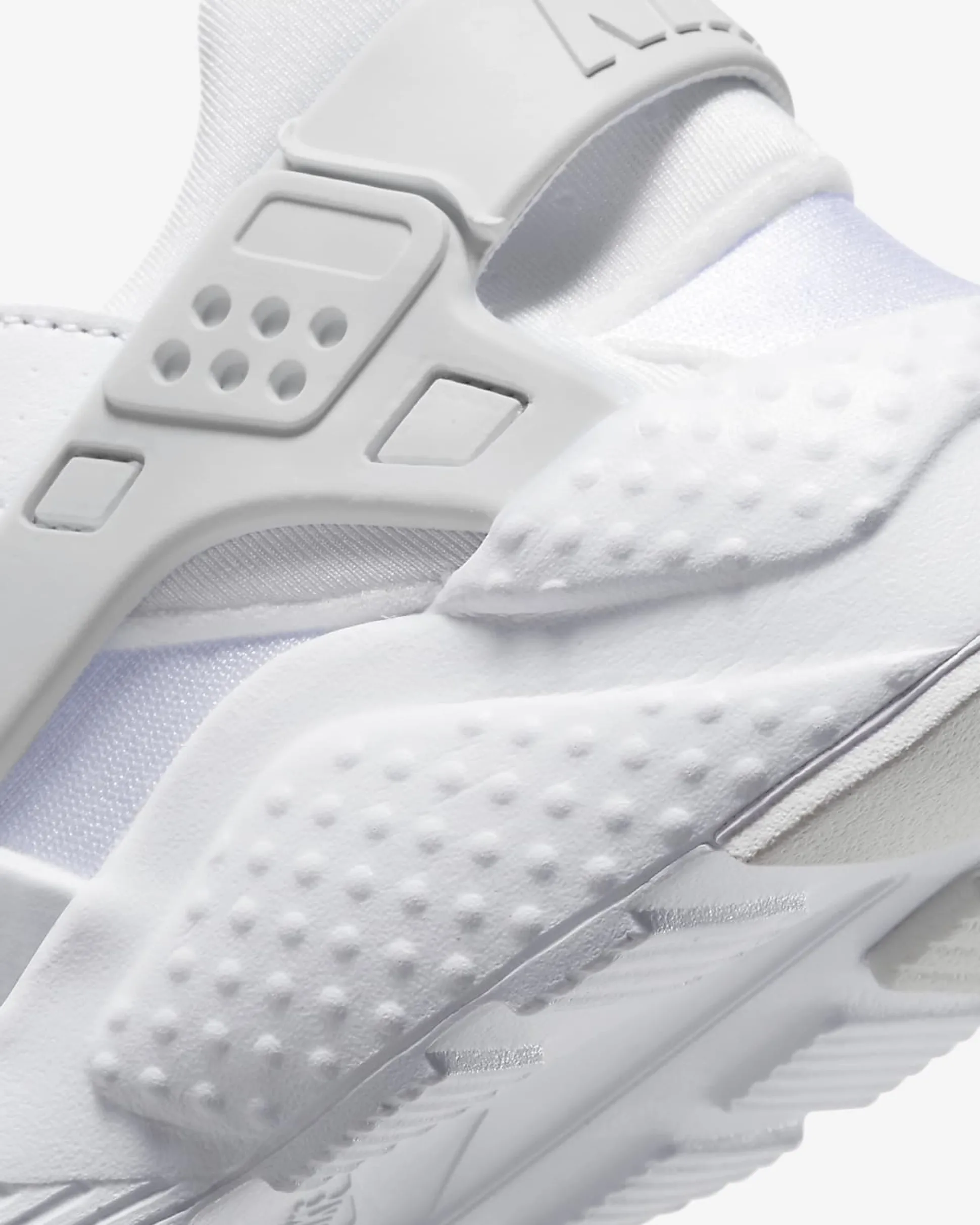 654275-110-G.S Huarache Run