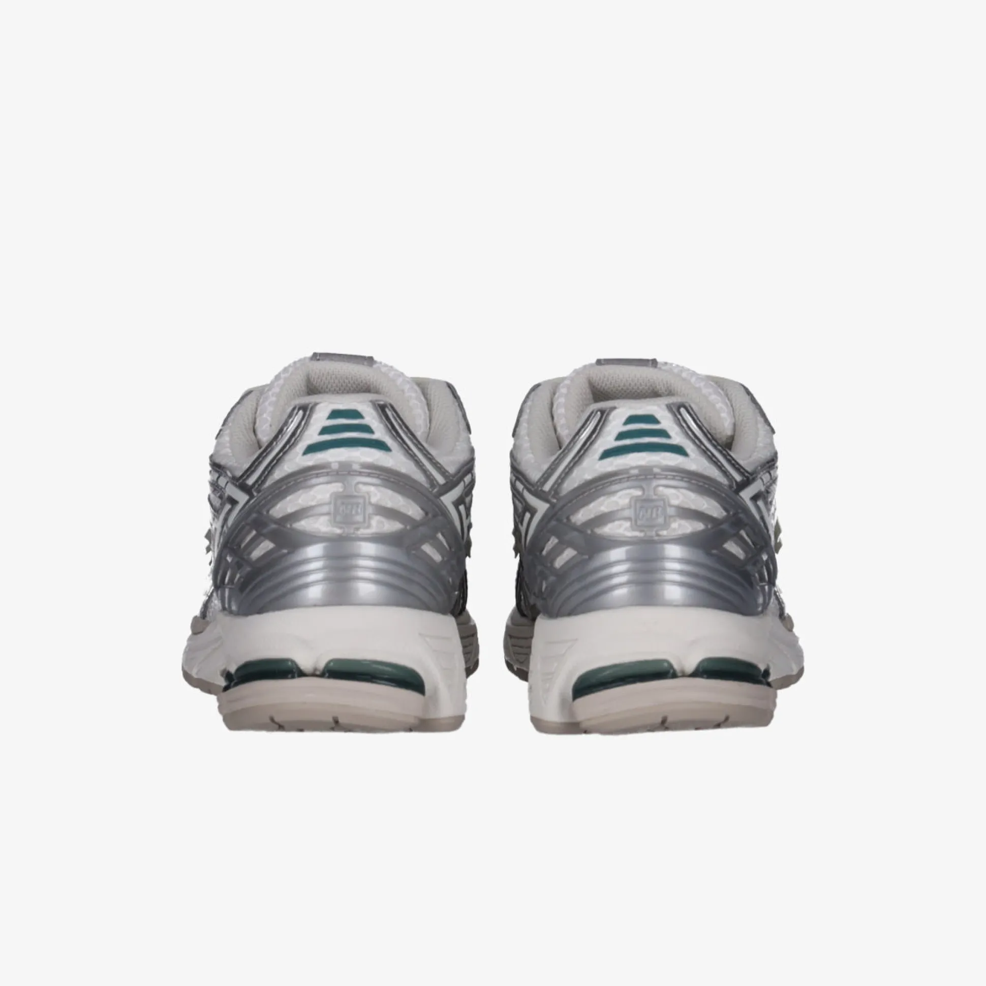 1906R 'Silver Metallic Sea Salt'