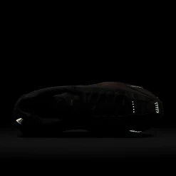 Shox R4 Off Noir & Ironstone