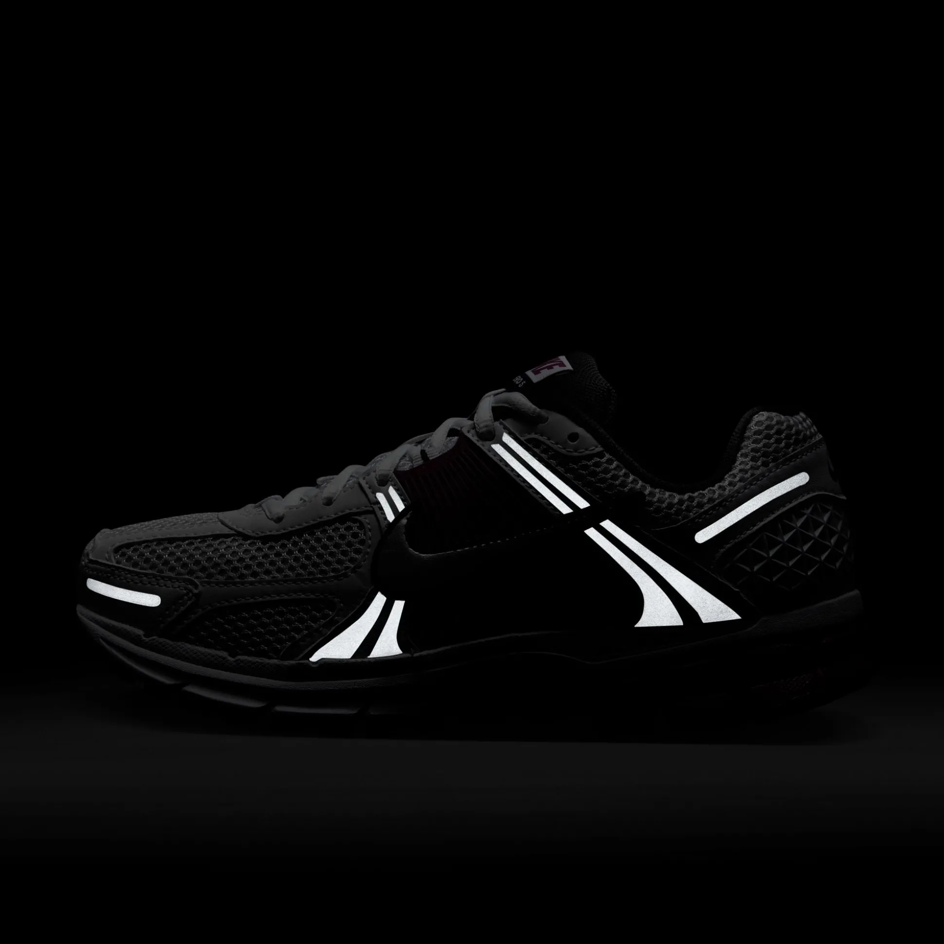 Zoom Vomero 5 Hot Fuchsia